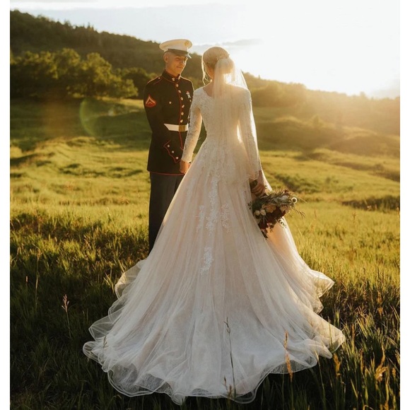 Wedding Dress - Picture 2 of 10